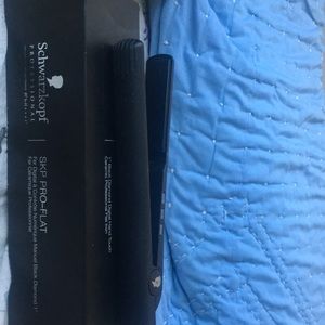 Schwarzkopf SKIP PRO— FLAT hair straightener